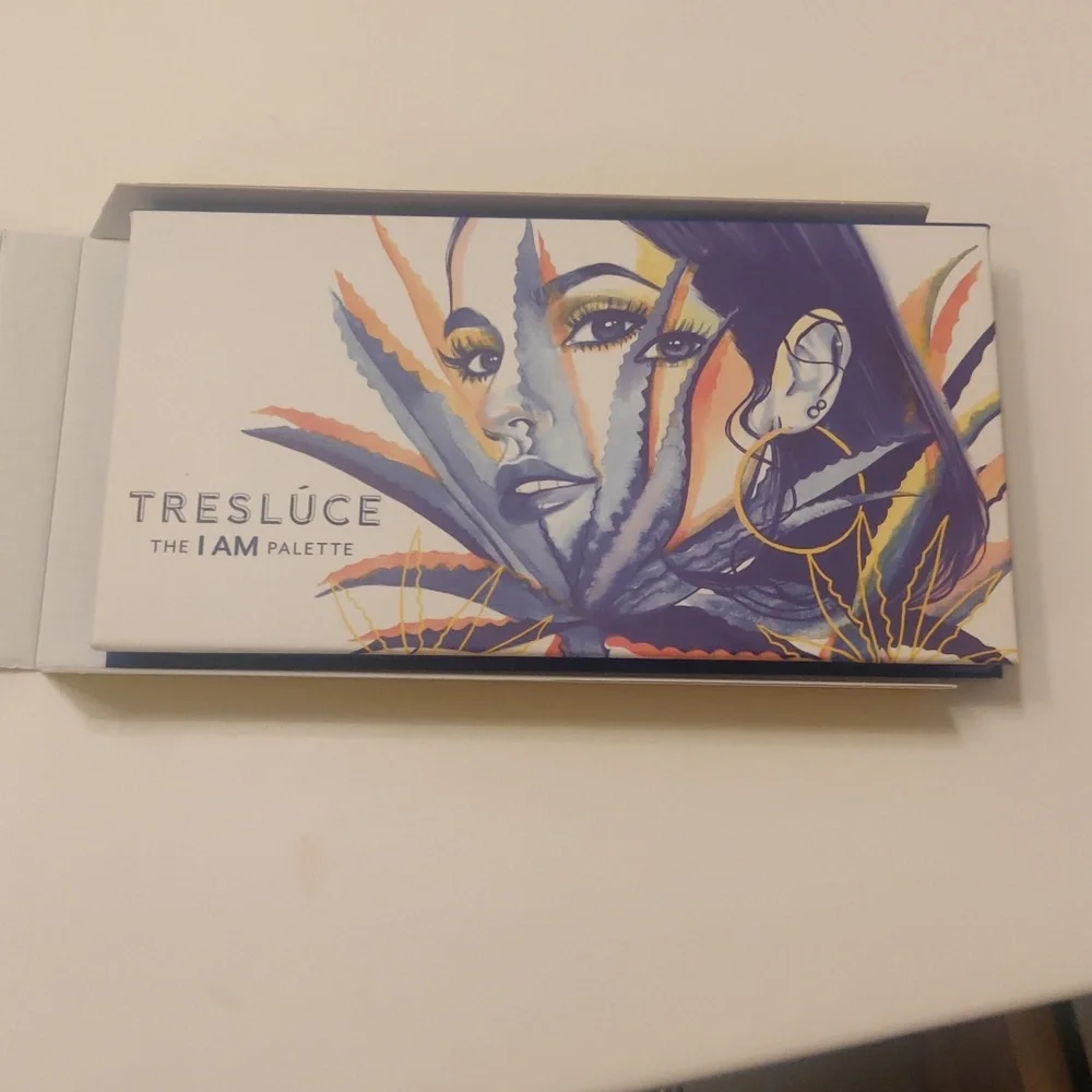 Tresluce Beauty BNIB Vivid 18 Eyeshadow Matte & Shimmer I Am Shadow Palette